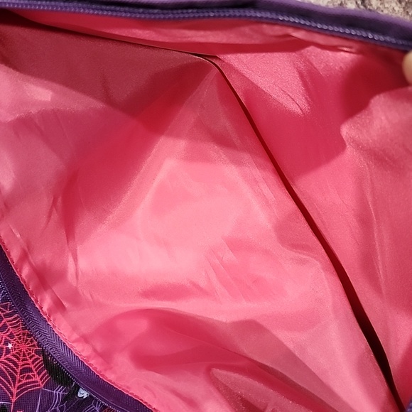 Vamparina roll on kids luggage. - Picture 8 of 11